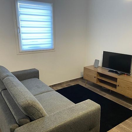 Studio Bien Situe & Tout Equipe Dans Une Maison Scionzier Eksteriør bilde