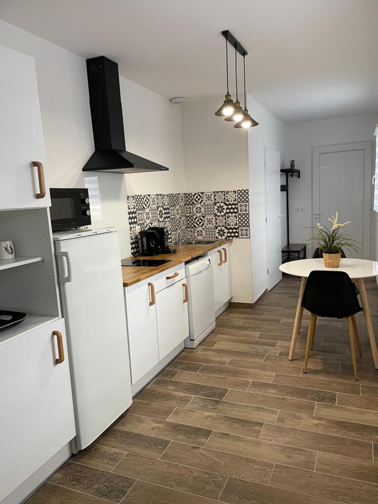 Studio Bien Situe & Tout Equipe Dans Une Maison Scionzier Eksteriør bilde