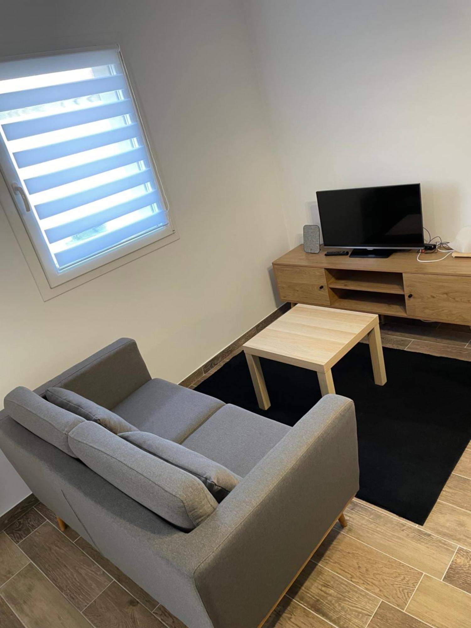 Studio Bien Situe & Tout Equipe Dans Une Maison Scionzier Eksteriør bilde